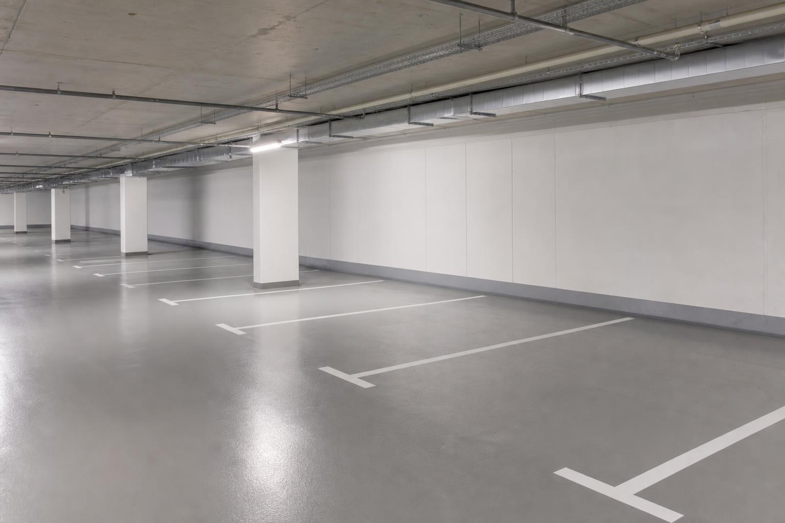 Klassische T-Markierung als Standard im Tiefgarage Markierungskonzept